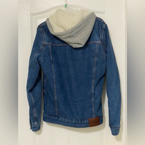 Abercrombie & Fitch Sherpa-Lined Trucker Denim Jacket - Picture 7 of 16